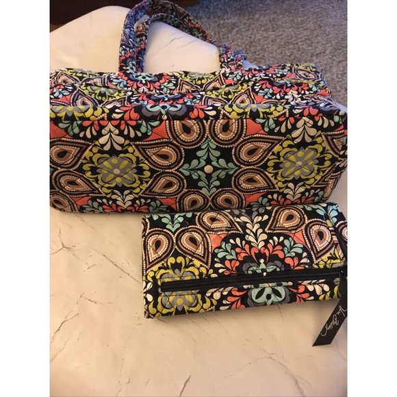 VERA BRADLEY Quilted Floral & Paisley Print Medium Bag W/Matching Wallet CLEAN - Picture 6 of 12